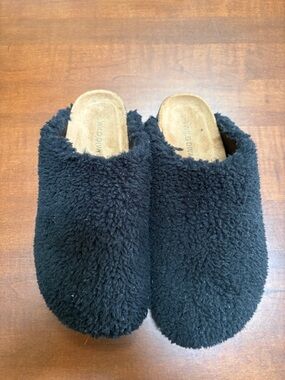 Wild Diva Black Fuzzy Slip-On Flats